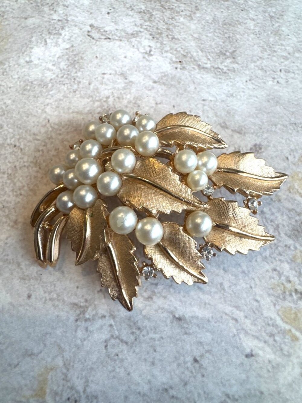 Vintage Crown Trifari Gold Pearl Extravagant Elegant Brooch